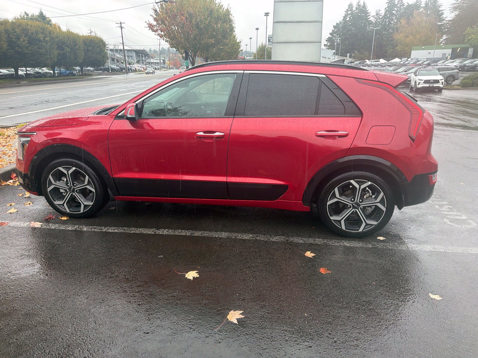 Used 2023 Kia Niro SX Touring FWD image 12