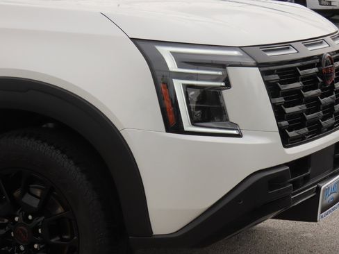 Used 2025 Nissan Armada PRO-4X w/ Pro-4X Premium Package AWD/4WD image 6