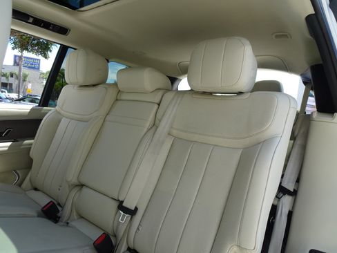 Used 2023 Land Rover Range Rover Long Wheelbase SE AWD/4WD image 15