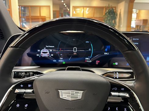 Used 2026 Cadillac Vistiq Luxury AWD/4WD image 23
