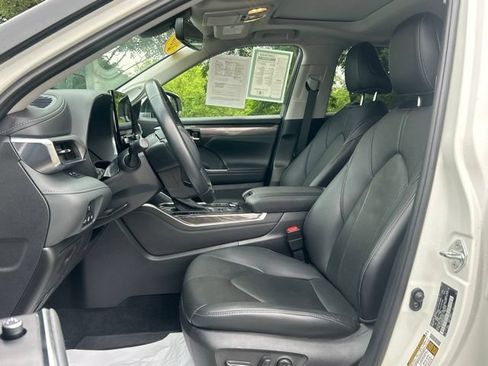 Used 2021 Toyota Highlander Limited AWD/4WD image 18