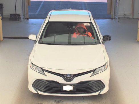Used 2019 Toyota Camry LE FWD image 2