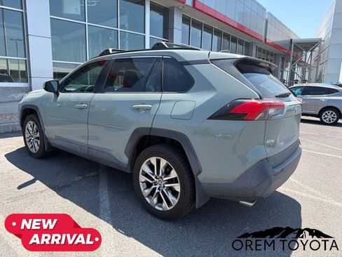 Used 2021 Toyota RAV4 XLE Premium FWD image 9