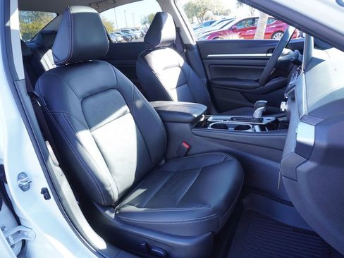 Certified 2025 Nissan Altima 2.5 SL image 12