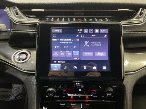 Used 2023 Jeep Grand Cherokee Altitude image 23