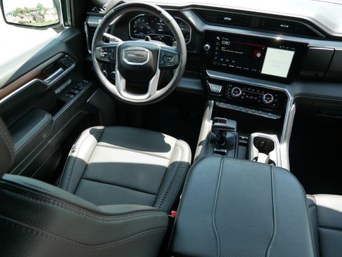 Used 2024 GMC Sierra 1500 Denali AWD/4WD image 7