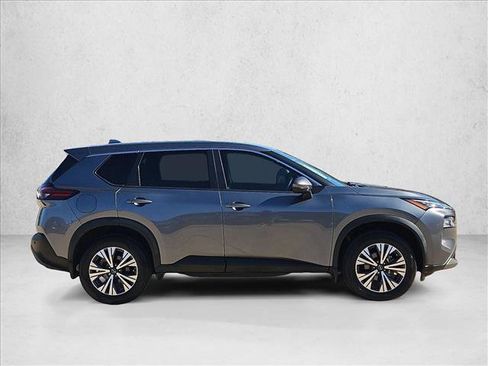 Used 2022 Nissan Rogue SV image 4