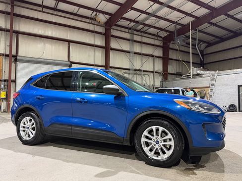 Used 2022 Ford Escape SE FWD image 3