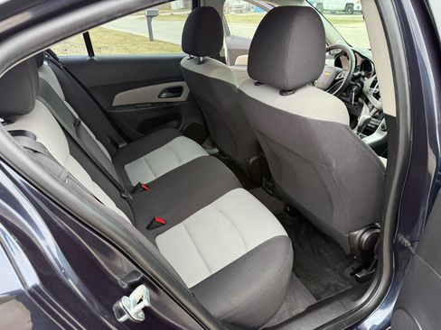Used 2014 Chevrolet Cruze LS FWD image 18