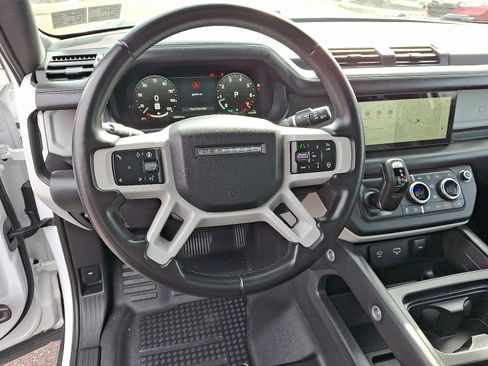 Used 2024 Land Rover Defender 90 S image 11