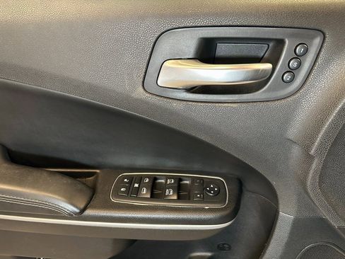 Used 2019 Dodge Charger SXT w/ Leather Interior Group RWD image 18