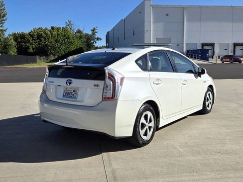 Used 2014 Toyota Prius Three w/ Solar Roof Package FWD image 5