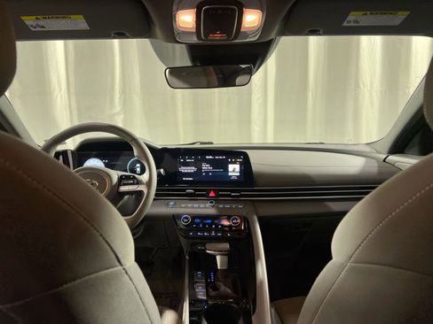 Used 2023 Hyundai Elantra SEL w/ Convenience Package image 17