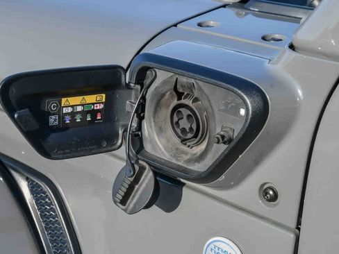 Used 2023 Jeep Wrangler Sahara image 16