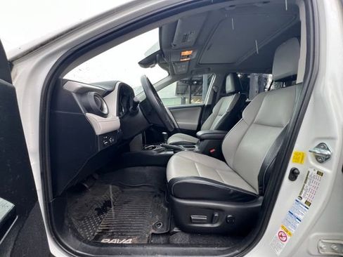 Used 2016 Toyota RAV4 Limited image 18