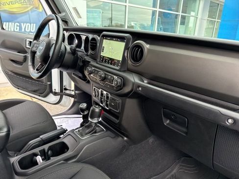Used 2022 Jeep Gladiator Sport image 32