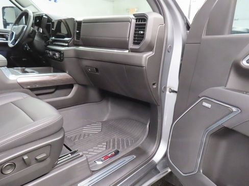 Used 2025 Chevrolet Silverado 2500 LTZ w/ Trail Boss Package image 37