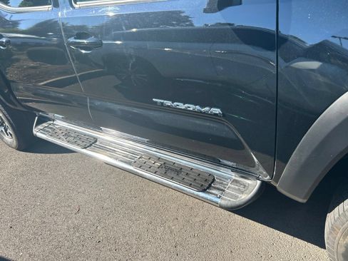 Used 2019 Toyota Tacoma TRD Off-Road AWD/4WD image 6