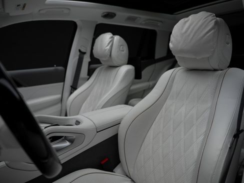 Used 2025 Mercedes-Benz Maybach GLS 600 4MATIC image 66