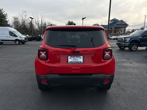 Used 2018 Jeep Renegade Altitude image 11