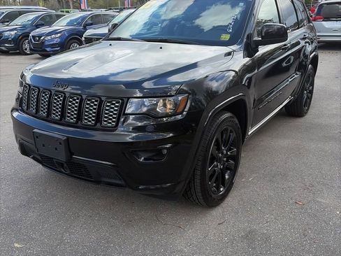 Used 2022 Jeep Grand Cherokee Laredo X image 1