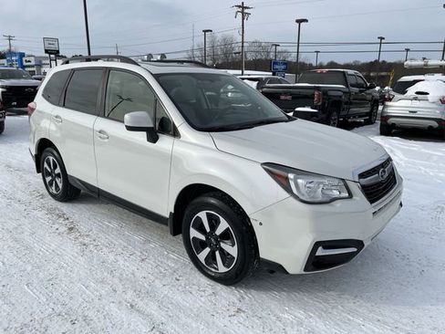 Used 2017 Subaru Forester 2.5i Premium w/ All-Weather Package image 11