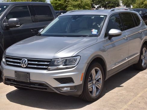 Used 2021 Volkswagen Tiguan S FWD image 2