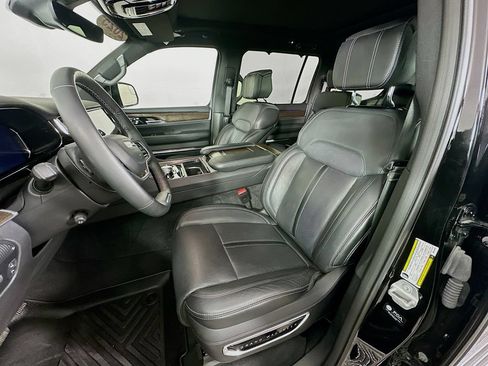 Certified 2025 Jeep Grand Wagoneer 4WD image 32