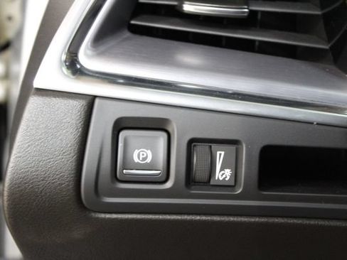 Used 2019 Cadillac XT5 Luxury AWD/4WD image 16
