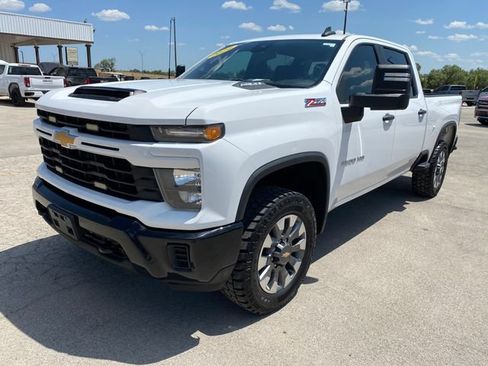 Used 2024 Chevrolet Silverado 2500 Custom w/ Custom Convenience Package AWD/4WD image 2