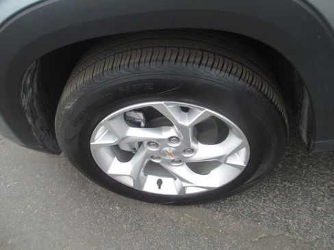 Used 2025 Chevrolet Trax LS w/ LS Convenience Package FWD image 15