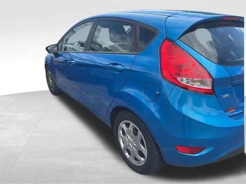 Used 2013 Ford Fiesta SE w/ Super Fuel Economy Pkg FWD image 5