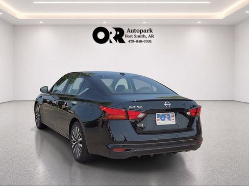 Used 2025 Nissan Altima 2.5 SV FWD image 4