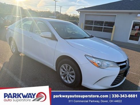 Used 2017 Toyota Camry LE FWD image 1