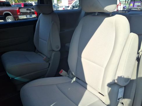 Used 2019 Kia Sedona L image 14