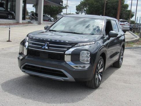 New 2025 Mitsubishi Outlander SE image 6