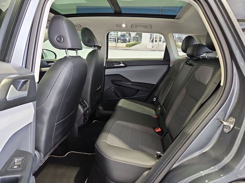 Certified 2023 Volkswagen Taos SE w/ Panoramic Sunroof Package FWD image 13