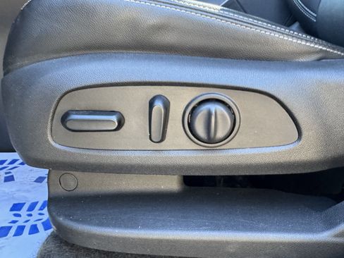 Used 2022 GMC Terrain SLT w/ Infotainment Package II image 13