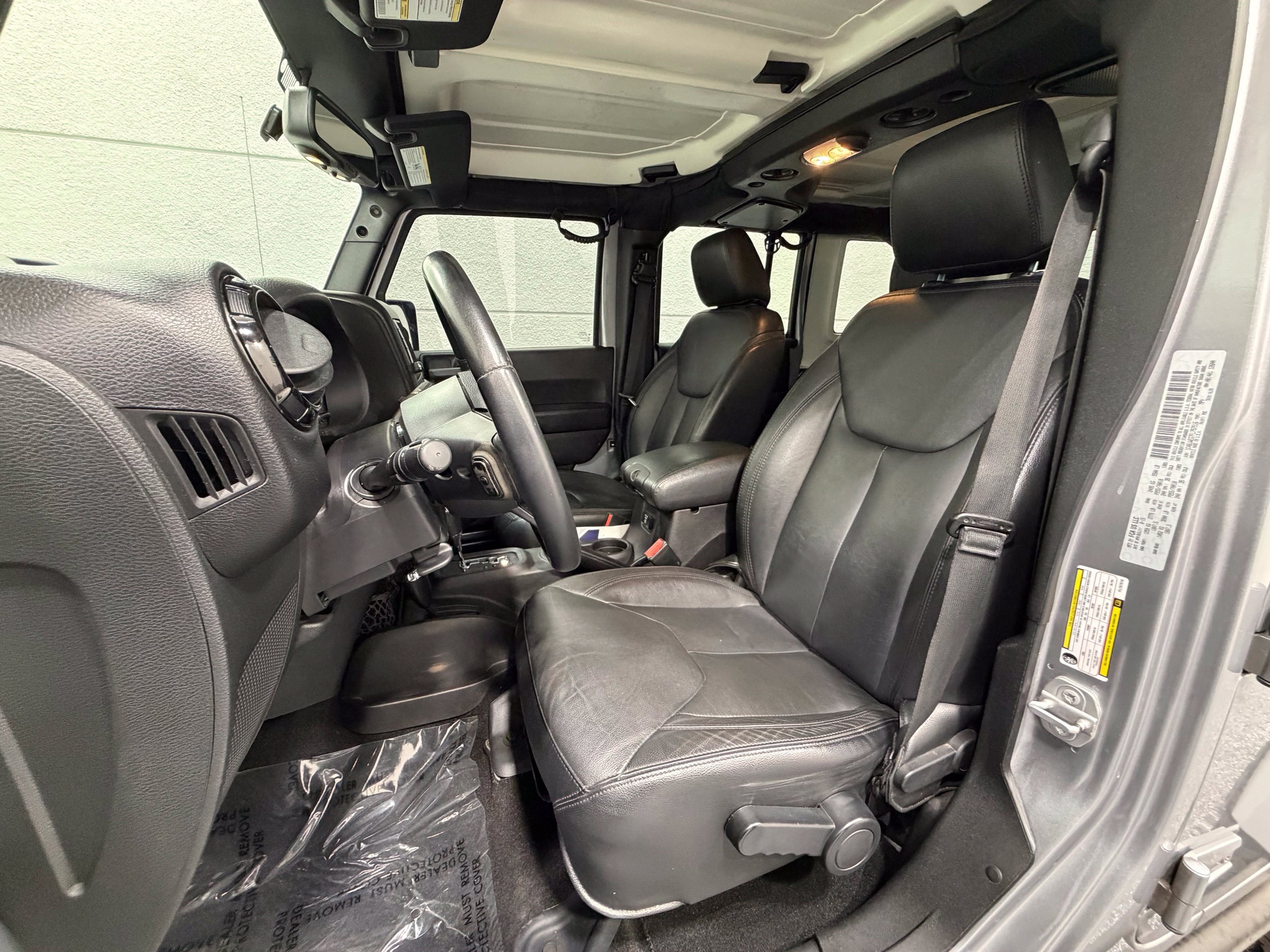 Used 2015 Jeep Wrangler Unlimited Sahara AWD/4WD image 21
