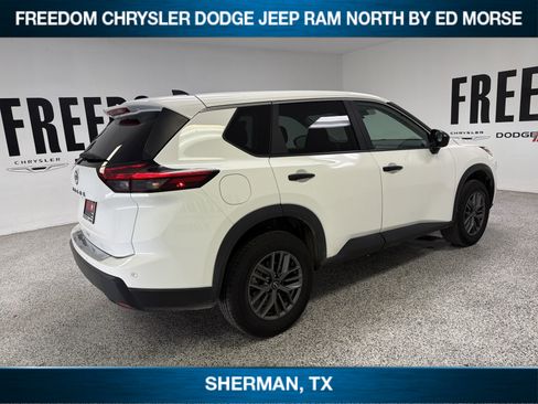 Used 2024 Nissan Rogue S FWD image 4