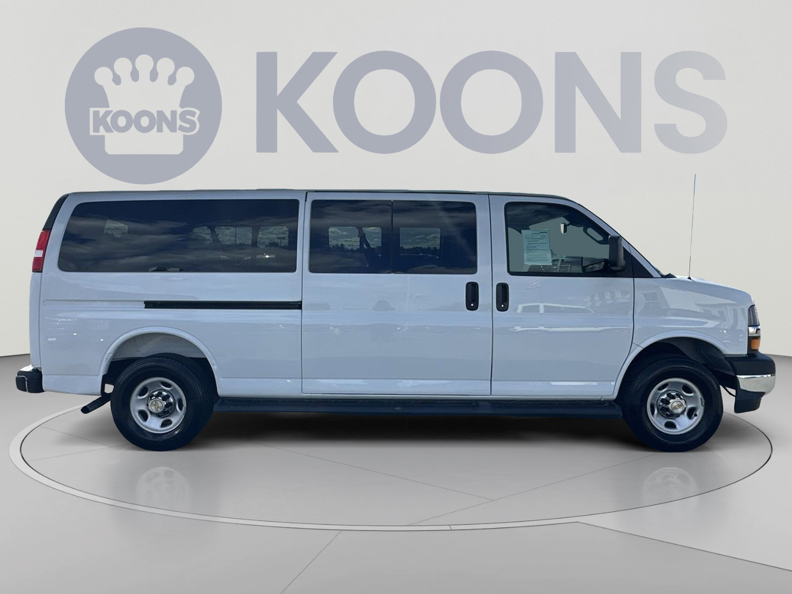 Used 2025 Chevrolet Express 3500 LT w/ LT Preferred Equipment Group RWD image 12