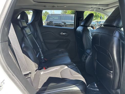 Certified 2019 Jeep Cherokee Latitude Plus AWD/4WD image 5