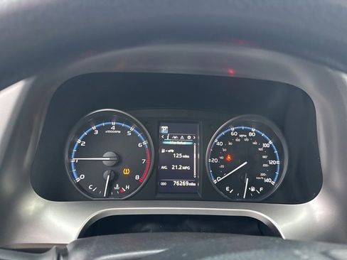 Used 2018 Toyota RAV4 LE image 20