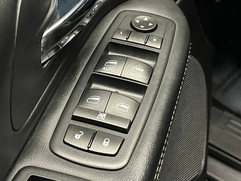 Used 2017 Dodge Grand Caravan SXT w/ Driver Convenience Group FWD image 15