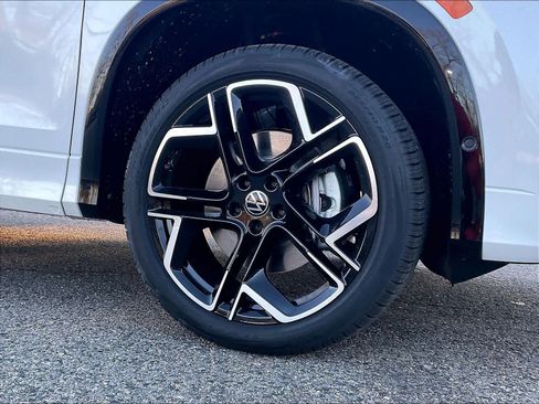 New 2026 Volkswagen Tiguan SEL R-Line image 8