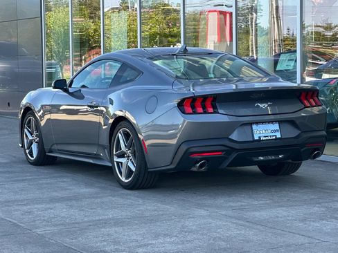 Used 2024 Ford Mustang Coupe RWD image 5