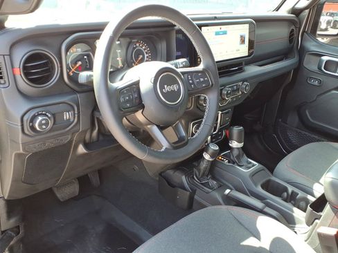 Used 2025 Jeep Gladiator Rubicon w/ Safety Group AWD/4WD image 11