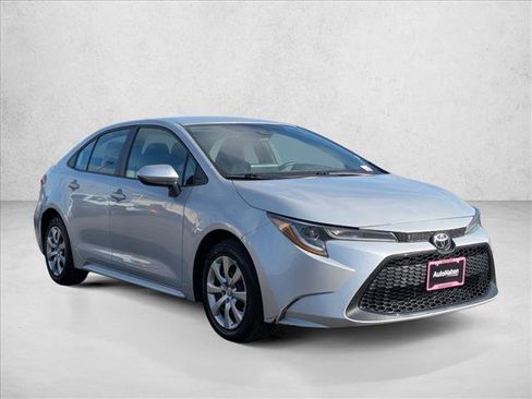 Used 2022 Toyota Corolla LE image 3
