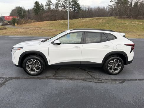 New 2026 Chevrolet Trax LT w/ Driver Confidence Package image 15