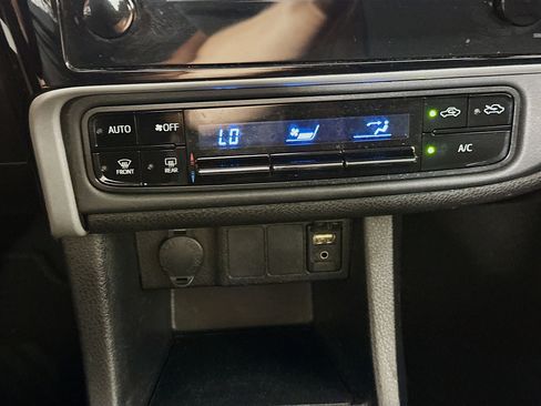 Used 2017 Toyota Corolla LE FWD image 22